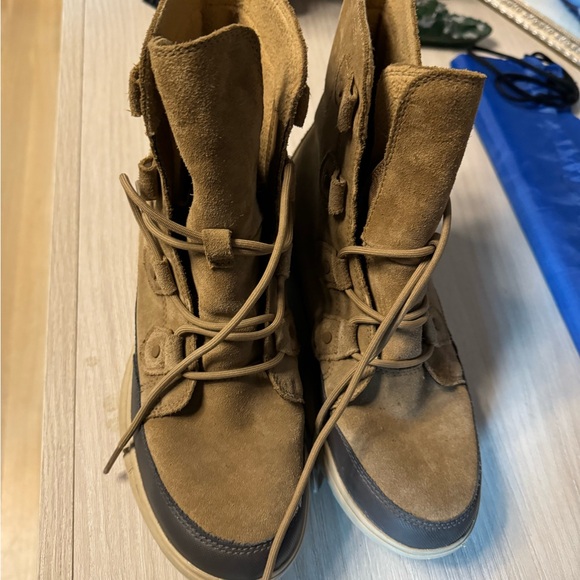 Great condition. Gently used Sorel. - Picture 2 of 2